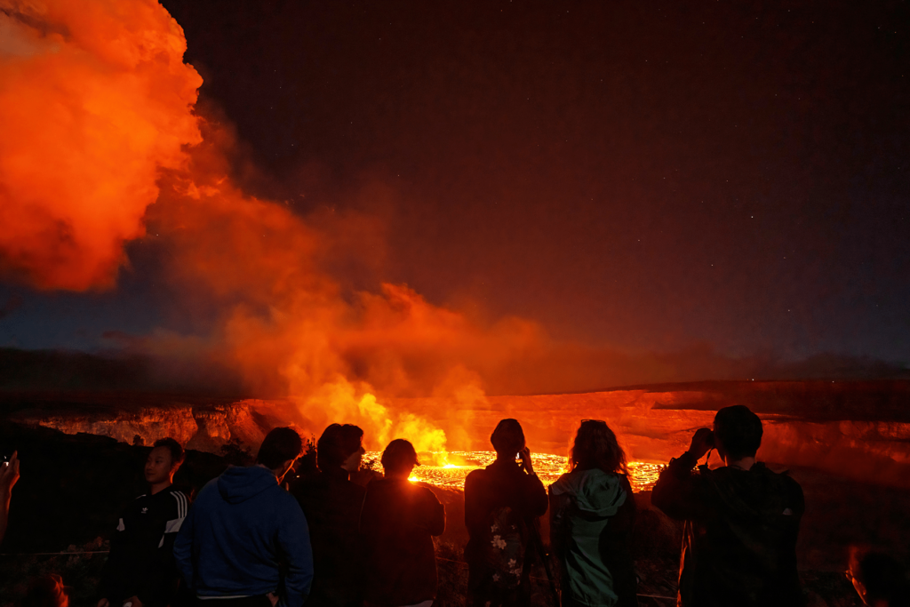 Hawaiʻi volcanoes national park summit eruption at Kīlauea.